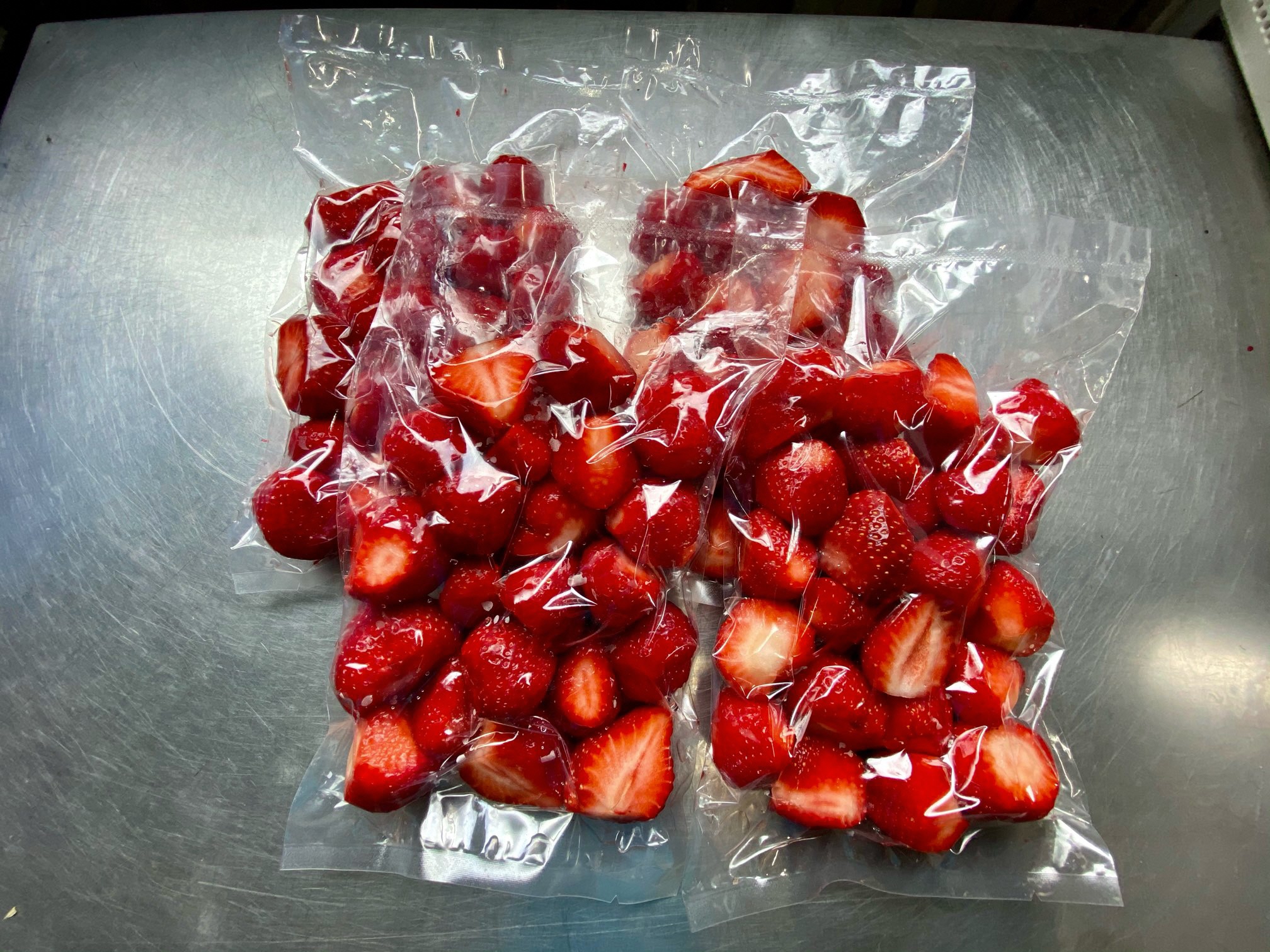 HA1316_オーガニック冷凍あまおう 2kg (500g×4パック)【伊世いちご畑】
