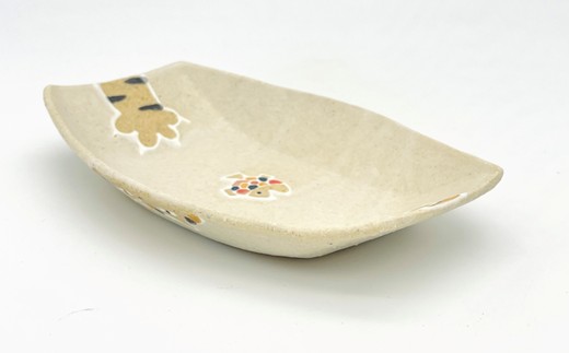 HA1719_舟型皿 魚の奪い合い！ 白マット釉【716】