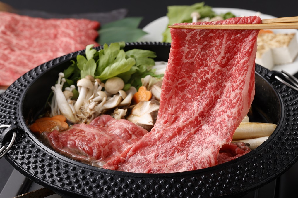 HA0175_【A5ランク】博多和牛もも赤身しゃぶしゃぶ・すき焼き用600g(300g×2パック)【伊豆丸商店】