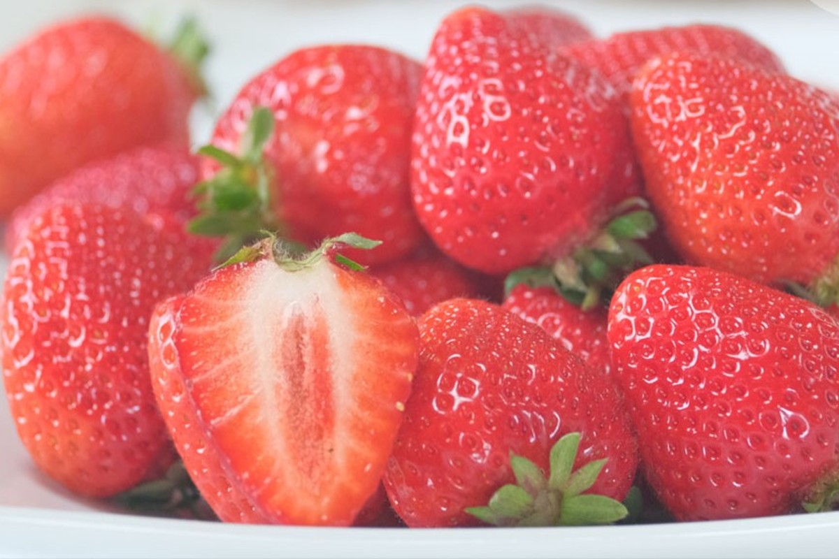 HA1968_【先行予約受付中】【2026年12月以降順次発送】特別栽培あまおう4パック(サイズミックス)【うるう農園】