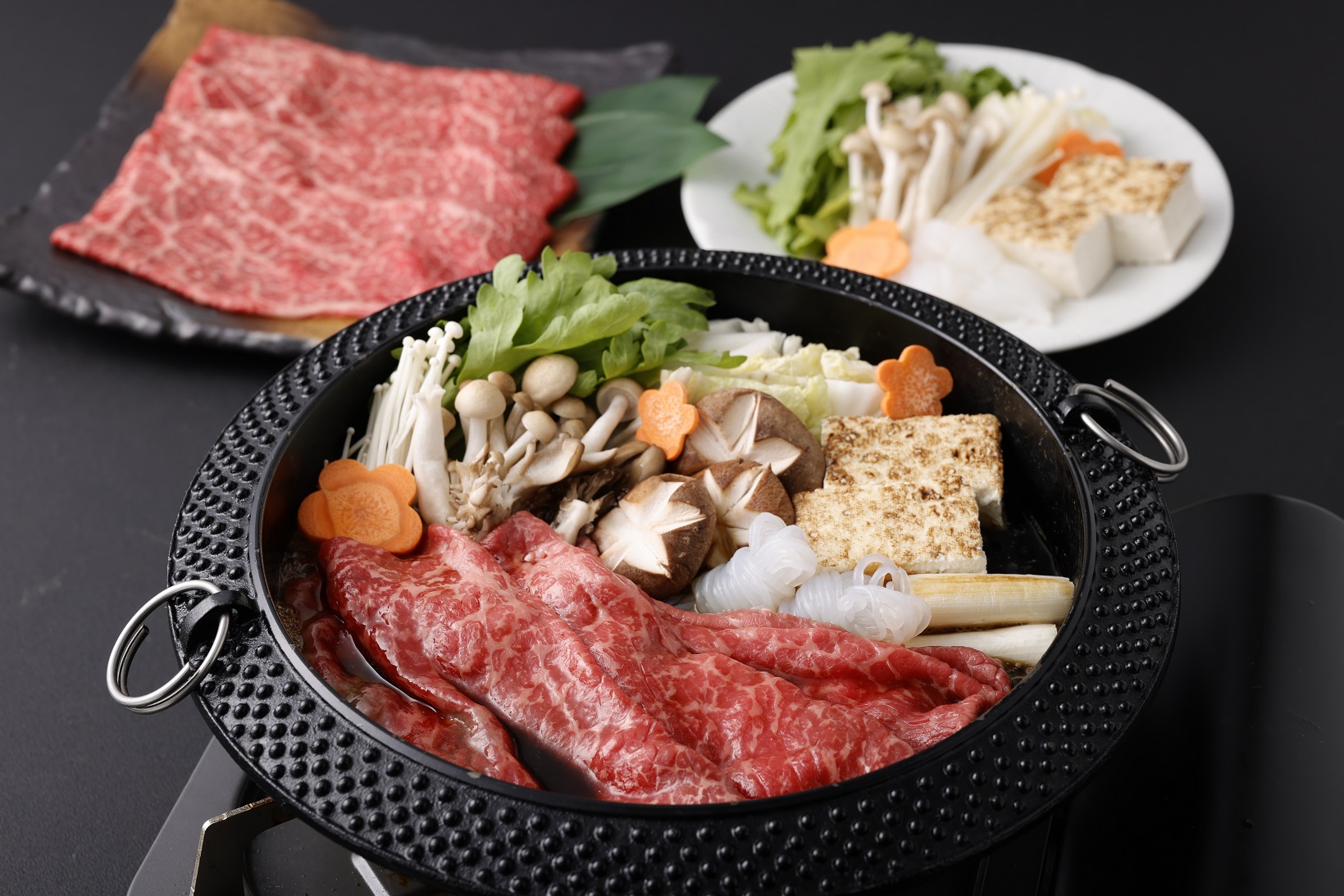 HA0175_【A5ランク】博多和牛もも赤身しゃぶしゃぶ・すき焼き用600g(300g×2パック)【伊豆丸商店】
