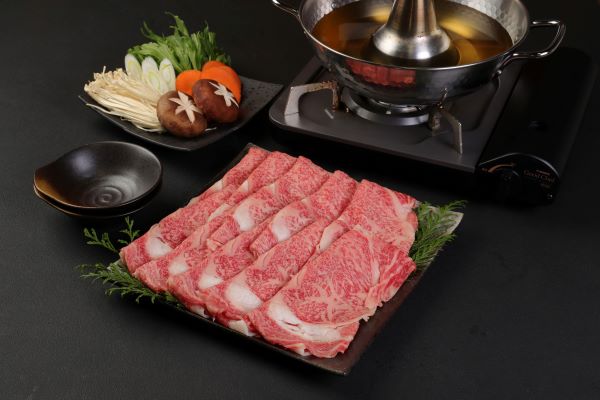 HA0180_【A5ランク】博多和牛ロースしゃぶしゃぶ・すき焼き用 600g(300g×2パック)【伊豆丸商店】