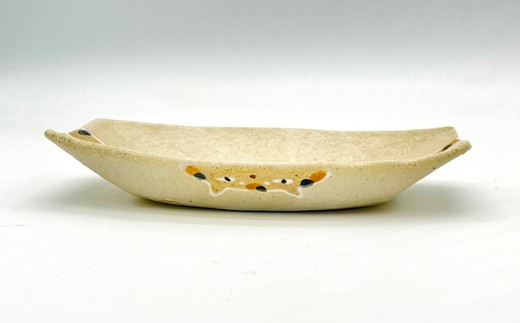 HA1719_舟型皿 魚の奪い合い！ 白マット釉【716】